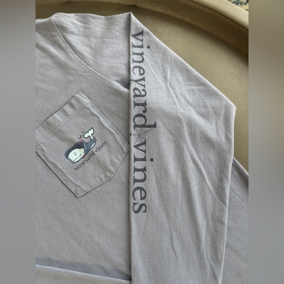 Vineyard Vines Halloween Shirt
L Blue Pocket Tee
Pullover Whale Vampire - Picture 5 of 8